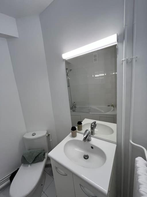 باريس Modern Apartment Near The Eiffel Tower, 45M المظهر الخارجي الصورة